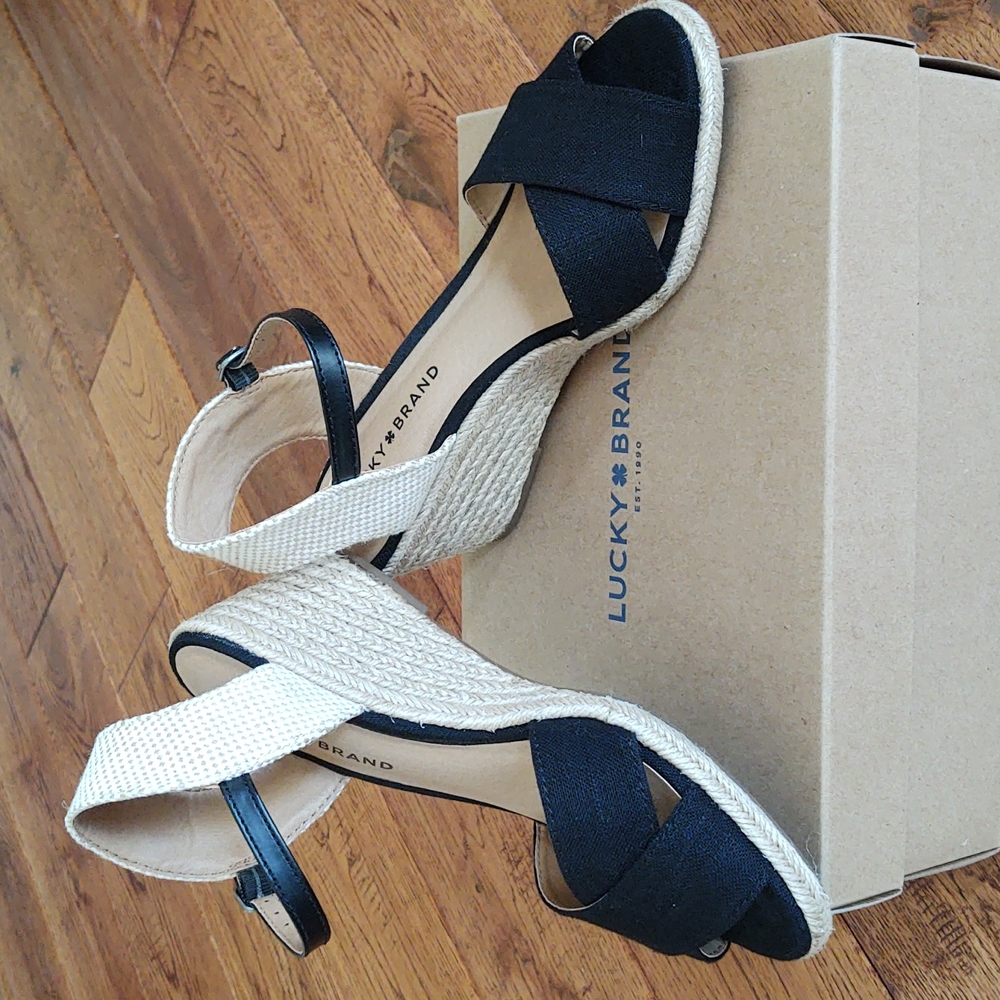 Lucky Brand Sz 8 Wedge Sandals
